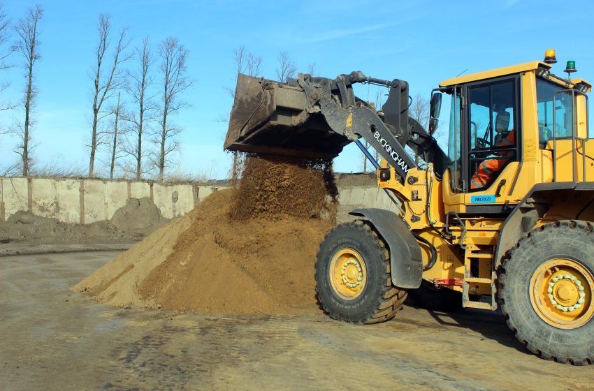  BRITISH SUGAR TOPSOIL LAUNCHES SUBSOIL