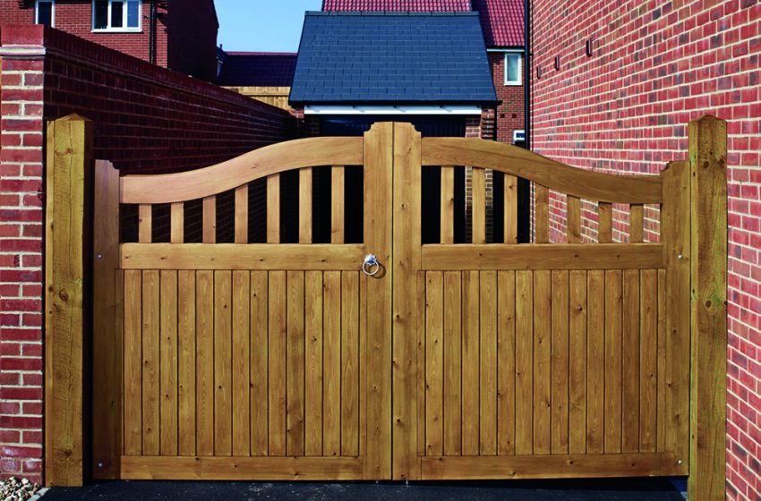  FULLY FINISHED COLOURED GATES FROM CHARLTONS