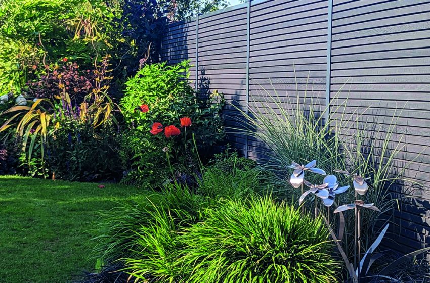  DURAPOST COMPLETES COTSWOLD GARDEN