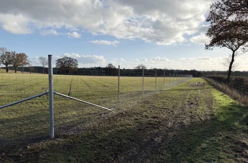  A COMPLETE METAL FENCING SOLUTION WITH PRO-STRAIN AND CLIPEX