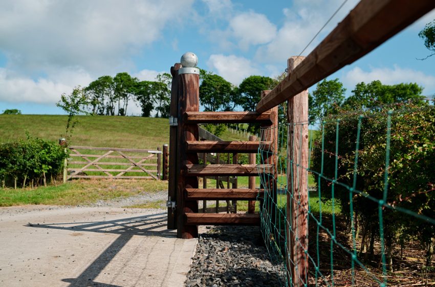  THE UNIQUE OCTO RAIL FENCING SYSTEM